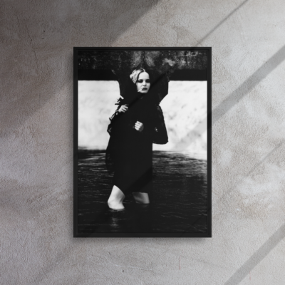 framed-canvas-(in)-black-20x28-front-6a8d6822da006 Moxie