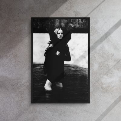 framed-canvas-(in)-black-20x30-front-6a8d6822dac43 Moxie