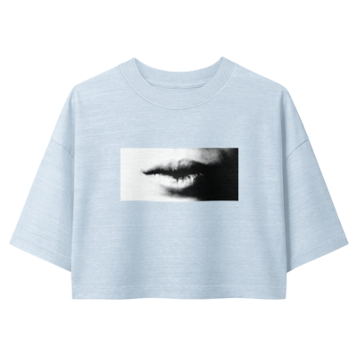 womens-garment-dye-cropped-tee-light-washed-denim-front-6a8a96a595890.png Gondi